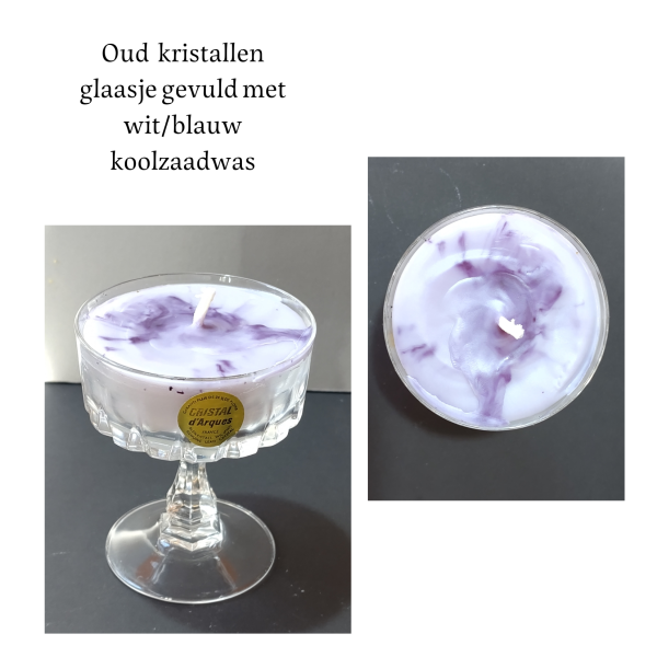 Oud kristallen glaasje gevuld met wit/blauw koolzaadwas